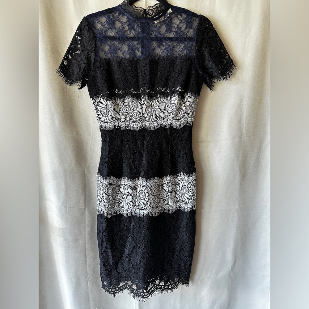 Everleigh Lace midi dress